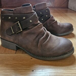 New White Mountain Ankle Boots